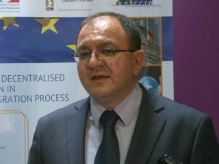 Antic: Prebaciti poslove sa centralnog na lokalni nivo